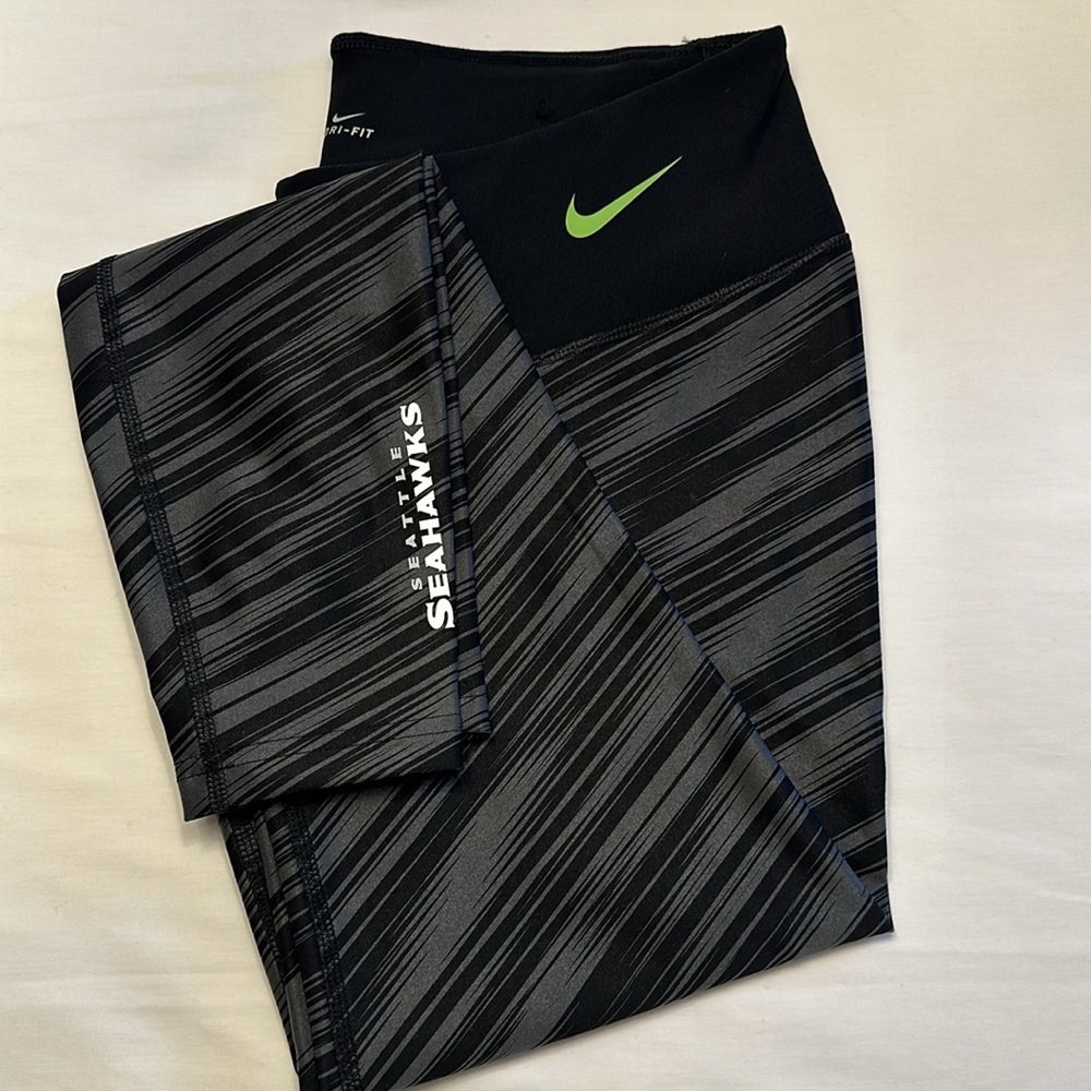 Nike NFL Team Apparel Seattle Seahawks leggings in Black/gray size L